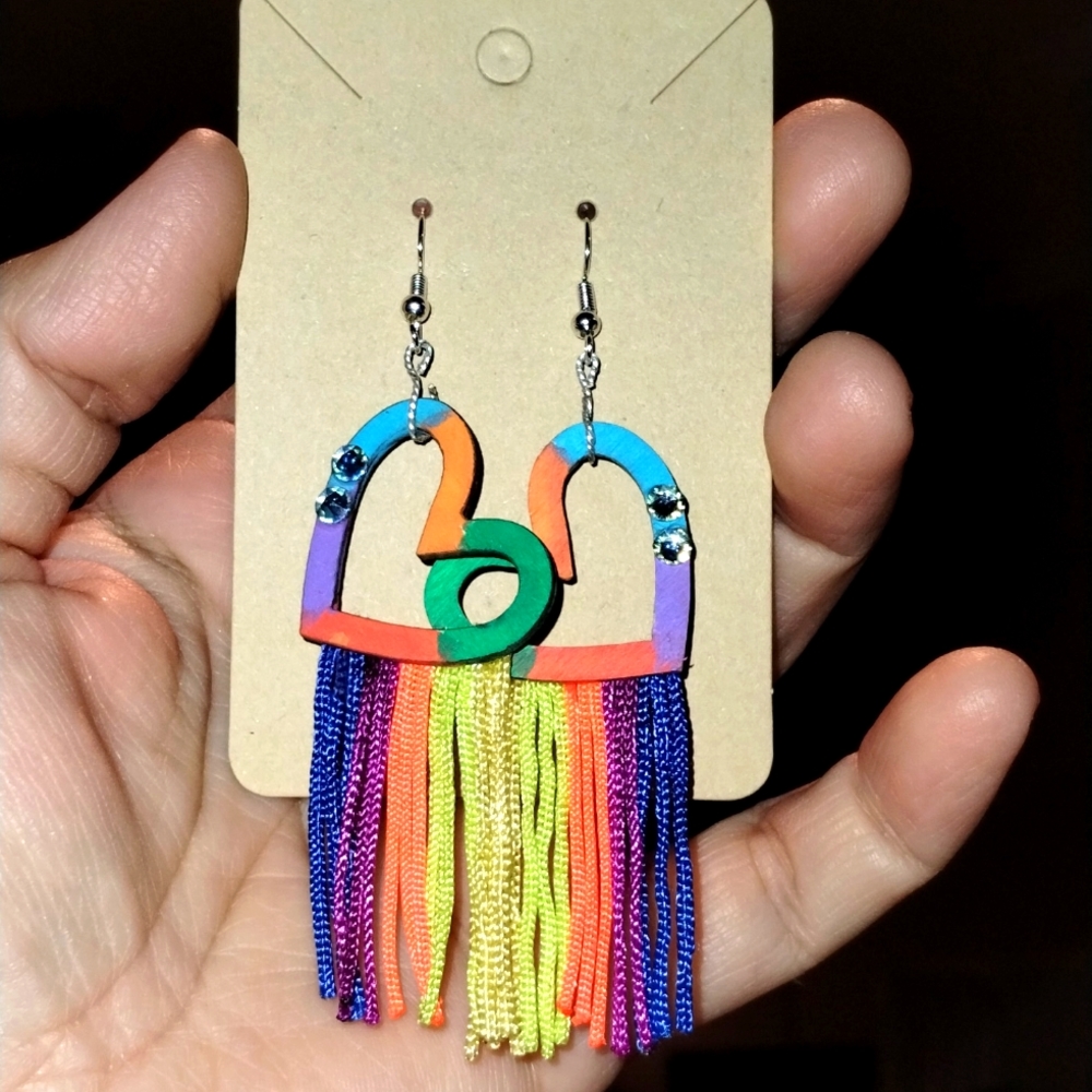 💕Rainbow 🌈 heart earrings one of a kind.